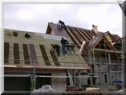Steildach mit roter Ziegeleindeckung